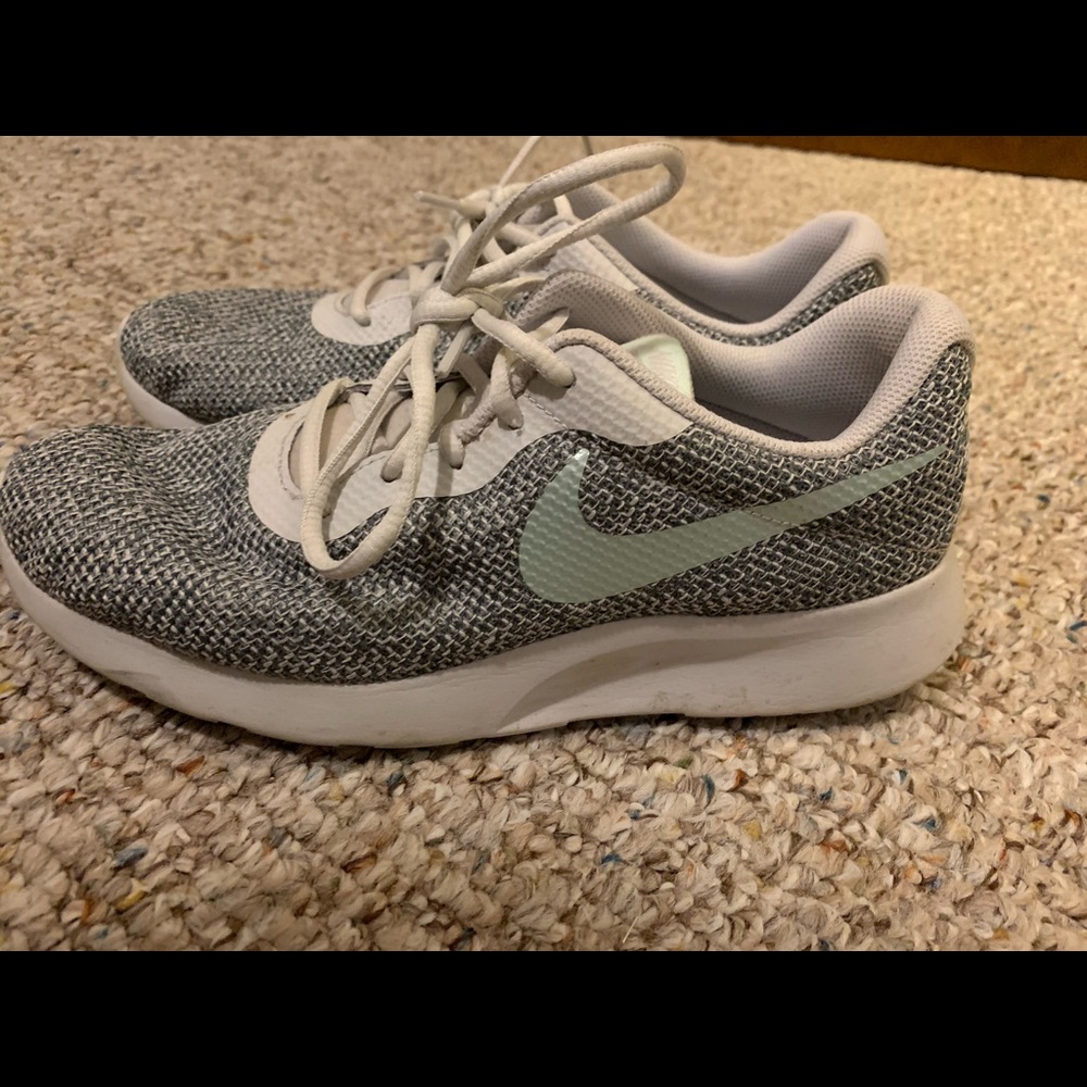 Nike Tanjun Tennis Shoes